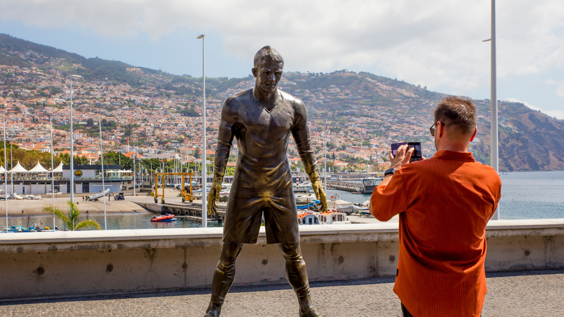 Ch. Ronaldo skulptūra šalia Funšalio uosto